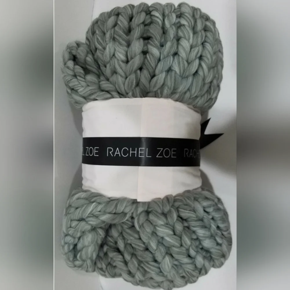 RACHEL ZOE Heather Gray Soft Chunky Hand-Knit Decorative Throw 50